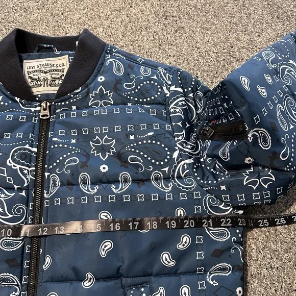 Levi's Bomber Jacket Mens M Quilted Puffer Blue Satin Bandana Paisley
